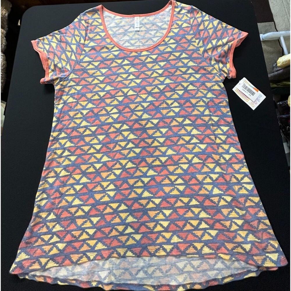 NWT Lularoe Women's plus size 2x classic tee Orange, yellow, blue, geometric